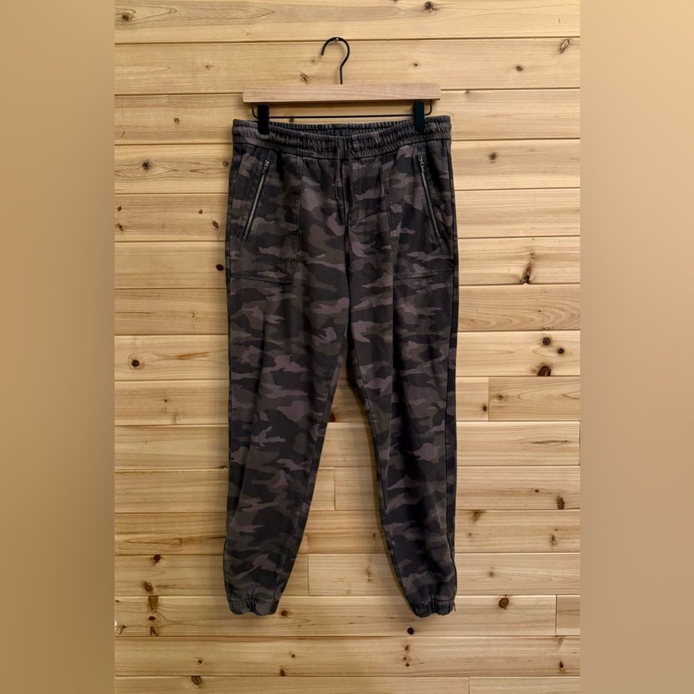 Athleta Size 10 Farallon Camouflage Jogger Pants